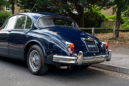 Jaguar MKII 3.8 13