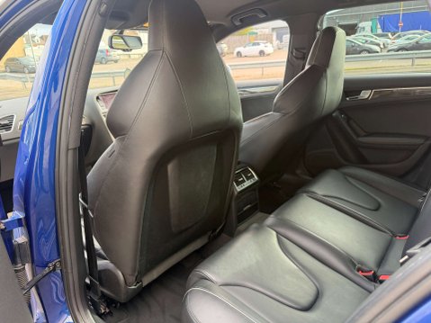 Audi RS4 4.2 FSI V8 Estate 5dr Petrol S Tronic quattro Euro 5 (450 ps) 20