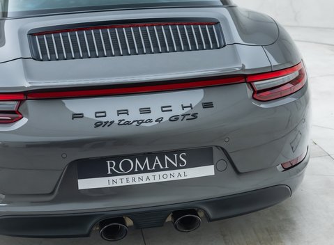 Porsche 911 Targa 4 GTS (991.2) 37