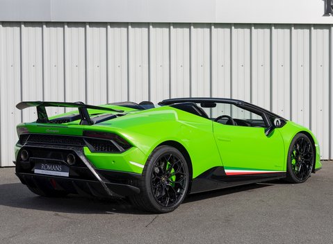 Lamborghini Huracan Spyder LP640-4 Performante 11