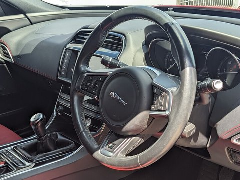 Jaguar XE R-SPORT 14