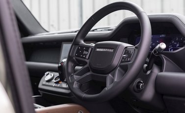 Land Rover Defender 110 X P400 11