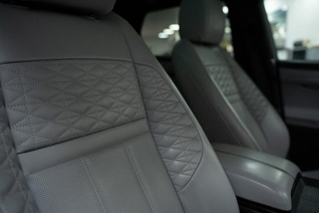Land Rover Range Rover Evoque 2.0 P300 MHEV Autobiography SUV 5dr Petrol Auto 4WD Euro 6 (s/s) (300 ps) 18