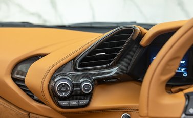 Ferrari 488 SPIDER 26