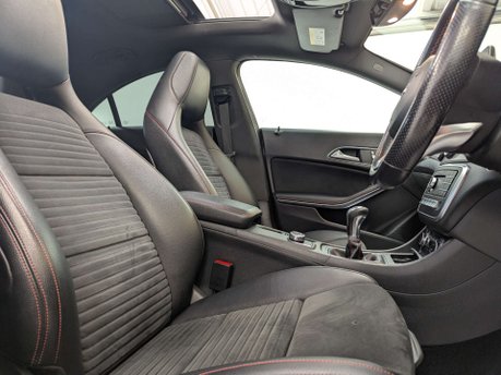 Mercedes-Benz CLA Class 1.6 CLA 200 AMG Line Night Edition+ 4dr 33