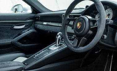 Porsche 911 GT3 RS Weissach (991.2) 10