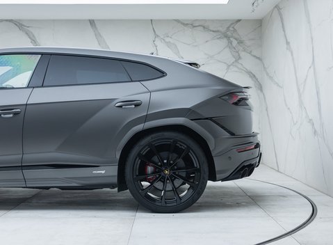 Lamborghini Urus S 35
