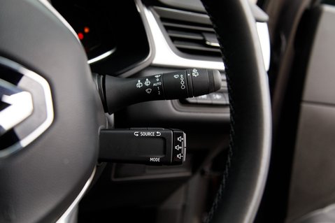Renault Captur TECHNO E-TECH 17