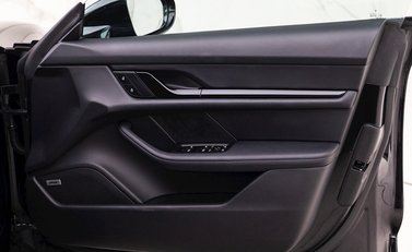 Porsche Taycan 4 Cross Turismo 24