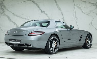 Mercedes-Benz SLS AMG 5