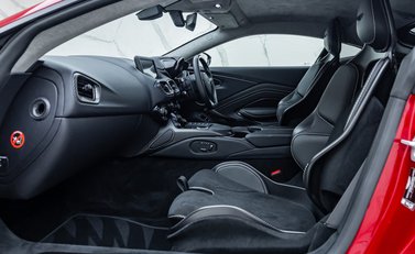 Aston Martin V12 Vantage 22