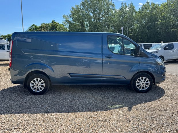 Ford Transit Custom AUTO LWB [SOLD CM] L2H1 Low Roof Limited 300 Air Con Alloys Sensors EURO 6 7