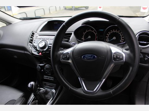 Ford Fiesta TITANIUM X 13