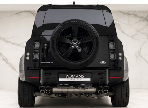 Land Rover Defender 110 V8 Bond Edition 5