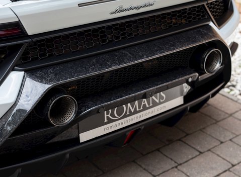 Lamborghini Huracan Spyder LP640-4 Performante 27