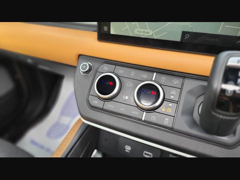 Land Rover Defender X-DYNAMIC HSE MHEV 53