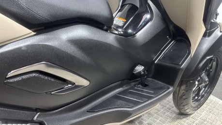 Yamaha Tricity 300 2024 ONLY 443 MILES!! 3 WHEELER TRIKE RIDE ON A CAR LICENCE 300CC 10