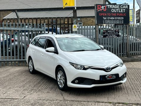 Toyota Auris VVT-I ICON TECH TOURING SPORTS 5