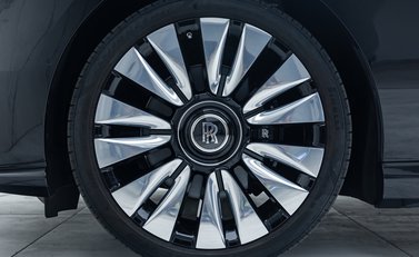 Rolls-Royce Spectre 13