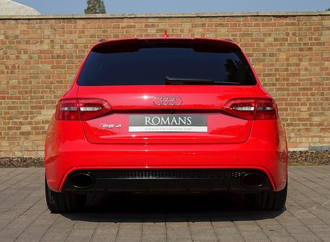 Audi RS4 Avant 15