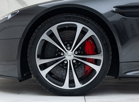 Aston Martin V12 Vantage ROADSTER 38