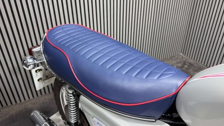 Triumph Bonneville JUBILEE 1977 ONLY 8K STUNNING CLASSIC BIKE NEW MOT 14