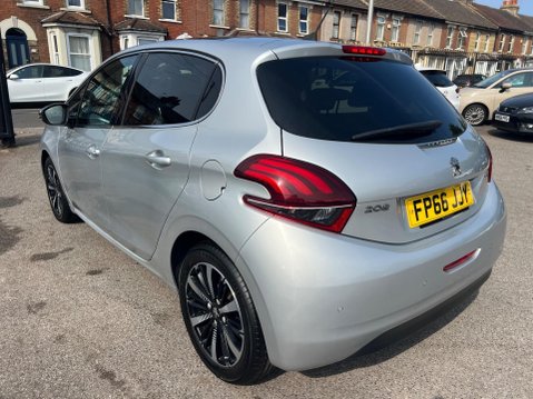 Peugeot 208 1.2 PureTech Allure Premium Euro 6 5dr 4