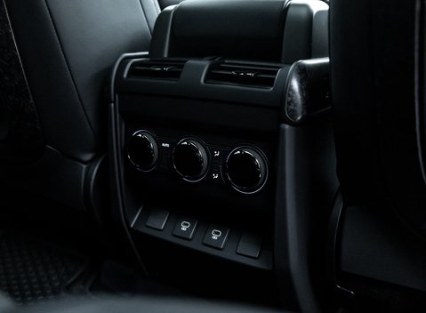 Land Rover Defender OCTA EDITION ONE 27