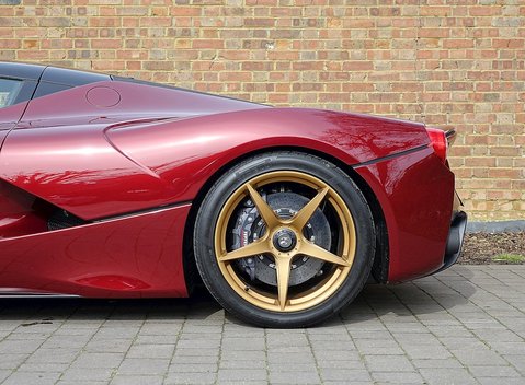Ferrari LaFerrari 11
