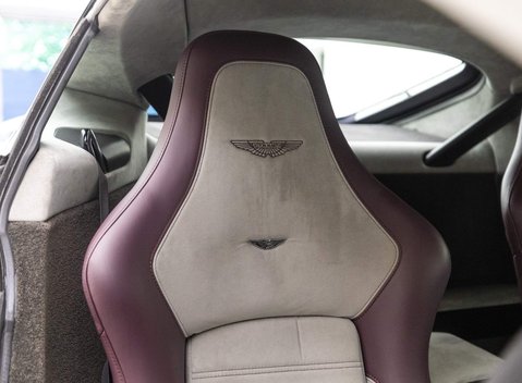 Aston Martin Vantage S V12 7