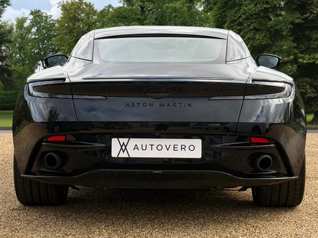 Aston Martin DB11 V8 6