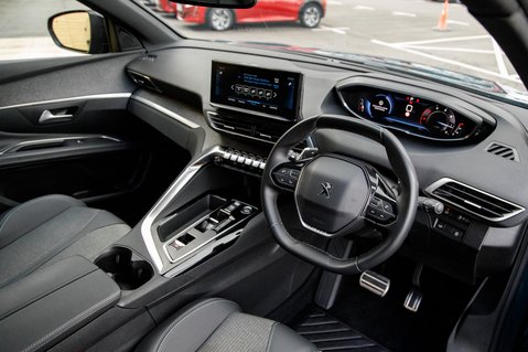Peugeot 3008 BLUEHDI S/S ALLURE PREMIUM PLUS 4