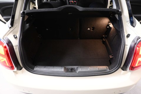 Mini Hatch 1.5 Cooper Auto 5dr 52
