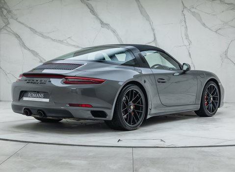 Porsche 911 Targa 4 GTS (991.2) 15