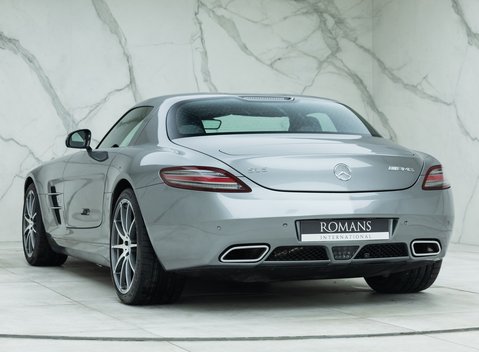 Mercedes-Benz SLS AMG 11
