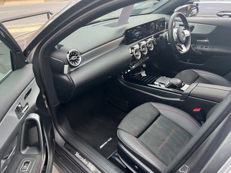 Mercedes-Benz A Class A 180 D AMG LINE PREMIUM PLUS 26