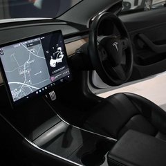 Tesla Model 3 PERFORMANCE AWD 1