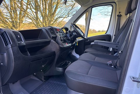 Citroen Relay 35 L3 140 ps BlueHdi Lo Loader Luton - Air Con 13