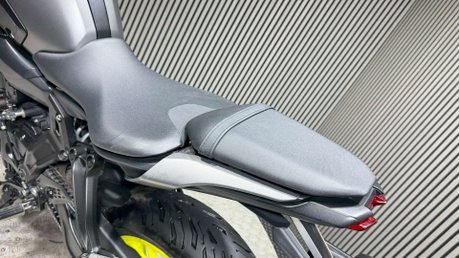 Yamaha MT-07 MT07 2018 ONLY 7K 1 OWNER FULL AKRAPOVIC LONG MOT 700CC 26
