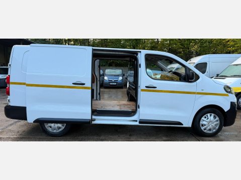 Vauxhall Vivaro 1.5 Turbo D 2900 Dynamic Panel Van 6dr Diesel Manual L2 H1 Euro 6 (s/s) (10 23
