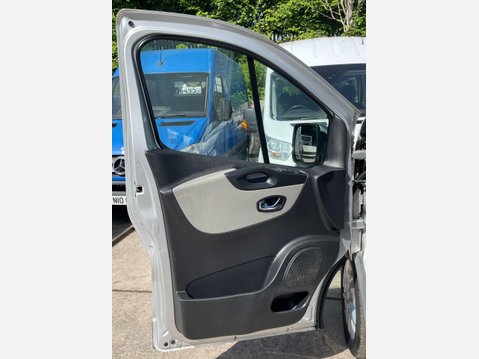 Renault Trafic 1.6 dCi 29 Sport Nav Panel Van 5dr Diesel Manual LWB Standard Roof Euro 6 ( 32