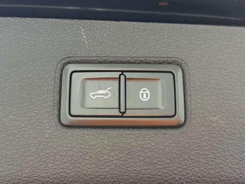 Bentley Bentayga 4.0 V8 SUV 5dr Petrol Auto 4WD Euro 6 (s/s) (550 ps) 41