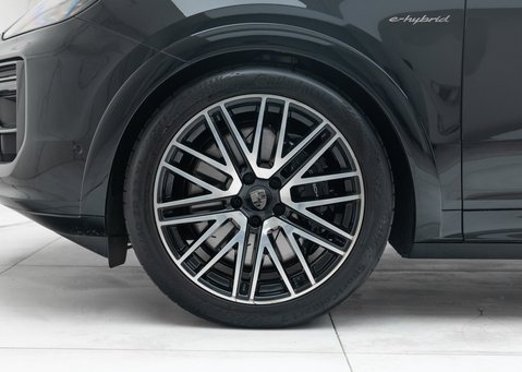Porsche Cayenne TURBO E-HYBRID 