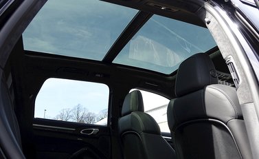 Porsche Cayenne Turbo S 17