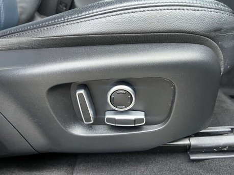 Land Rover Range Rover Evoque 1.5 Range Rover Evoque R-Dynamic SE P300e Auto 4WD 5dr 17