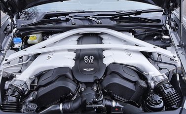 Aston Martin Vanquish 22