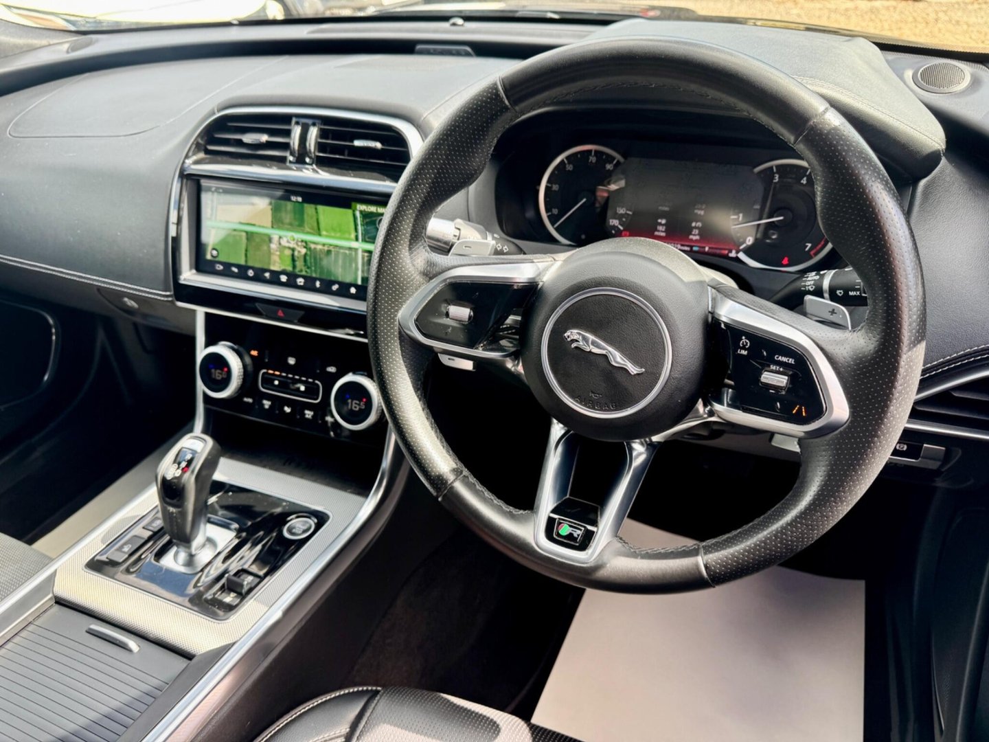 2019 Jaguar XE — image 39