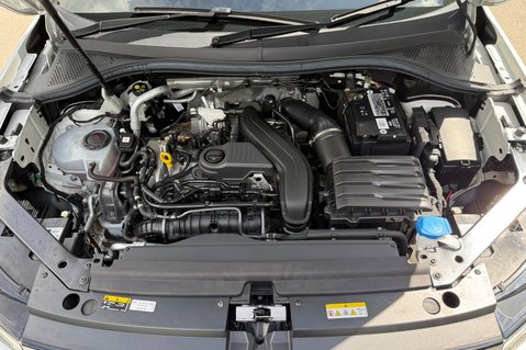 Volkswagen Tiguan R-LINE TSI DSG - ONE OWNER - APPLE CAR PLAY -ADAPTIVE CRUISE 62