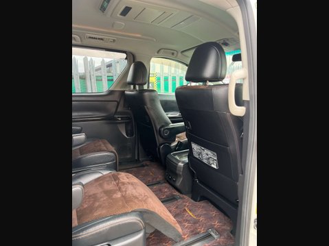 Toyota Alphard GOLDEN EYES II V6 36