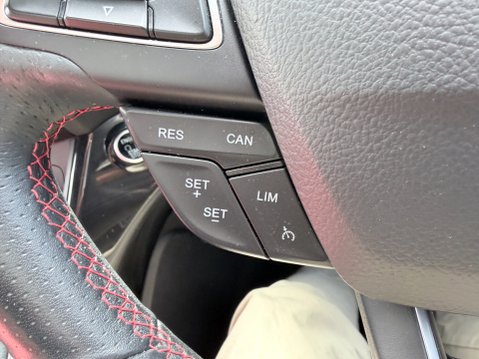 Ford Kuga ST-LINE TDCI 25